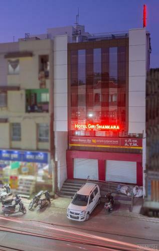Hotel Giri Shankara