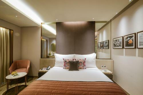 Hotel The Park Indore