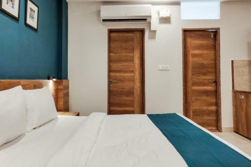Hotel Silverkey Executive Stays 41109 Chikitsak Nagar