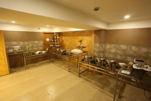 Hotel Alba Premier, Indore