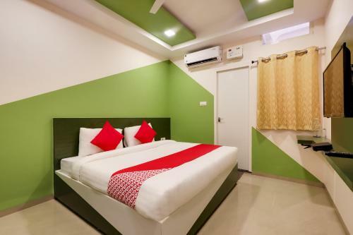 Collection O 60423 Hotel Sr