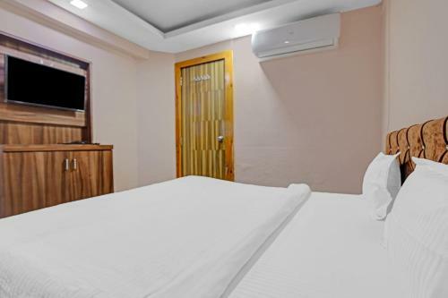 Capital O 86357 Hotel A A Baba Palace