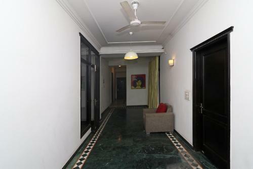 Oyo 87180 Hotel Royal Galaxy