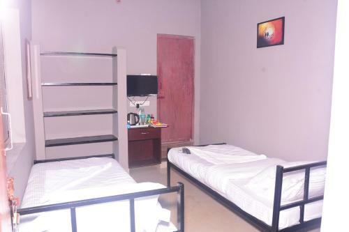 Hostal Al Huda Hotel & Rooms