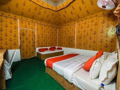 Bed & Breakfast Hotel Sandview And Safari Camp