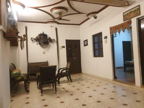 Bed & Breakfast Hotel Sandview And Safari Camp