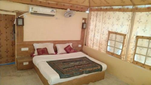 Bed & Breakfast Hotel Sandview And Safari Camp