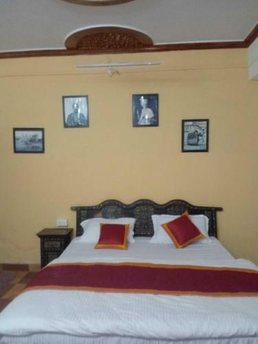 Bed & Breakfast Hotel Sandview And Safari Camp
