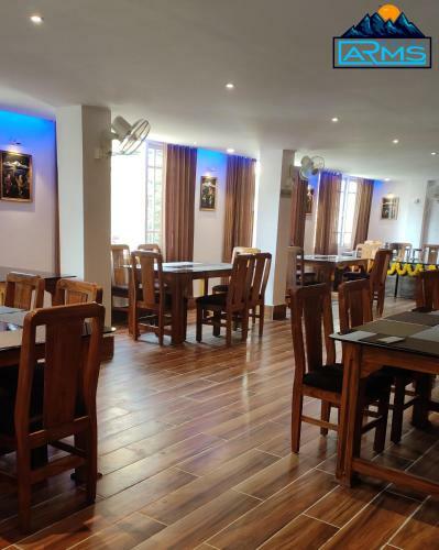 Hotel Arms