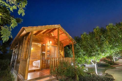 Hotel Brown Town Resort & Spa