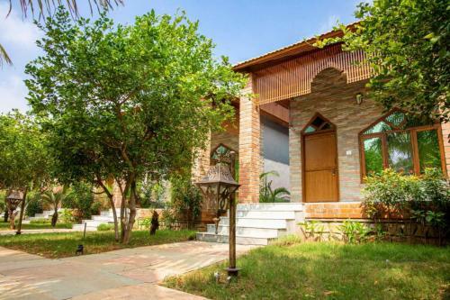 Hotel Brown Town Resort & Spa