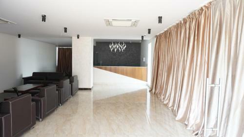 Hotel Pranahita Lake View