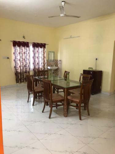Royal Apartments 2bhk Near Aig Gachibowli