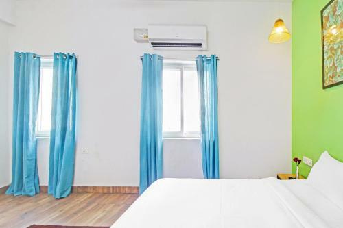 Hotel Collection O 81203 Shining Suites