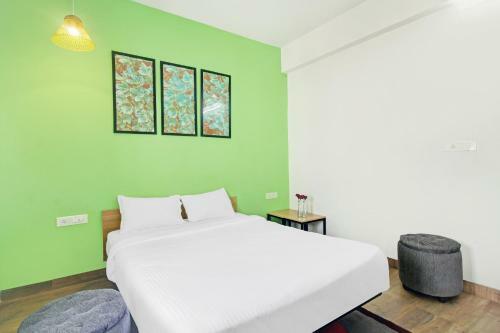 Hotel Collection O 81203 Shining Suites