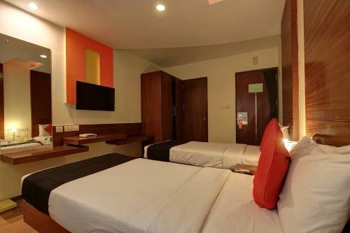 Hotel Vaccinated Staff- Capital O 62166 Raaga Grand