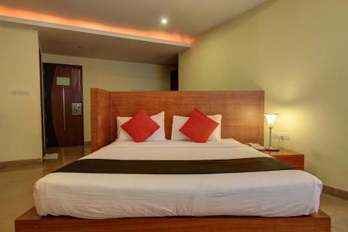 Hotel Vaccinated Staff- Capital O 62166 Raaga Grand
