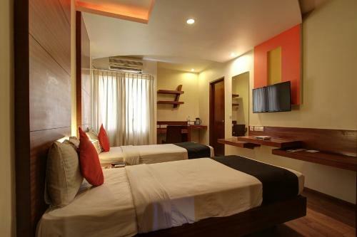 Hotel Vaccinated Staff- Capital O 62166 Raaga Grand