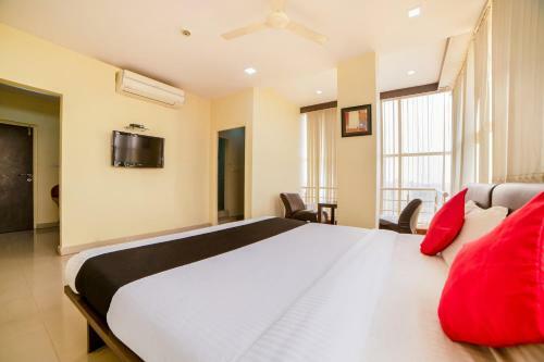 Hotel Vaccinated Staff- Capital O 62166 Raaga Grand