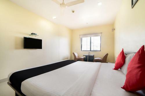 Hotel Vaccinated Staff- Capital O 62166 Raaga Grand