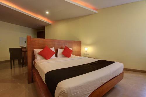 Hotel Vaccinated Staff- Capital O 62166 Raaga Grand