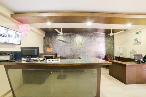 Hotel Vaccinated Staff- Capital O 62166 Raaga Grand