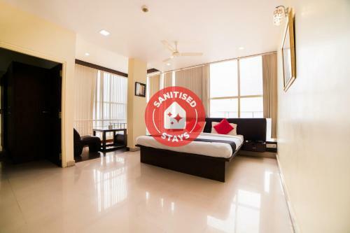 Hotel Vaccinated Staff- Capital O 62166 Raaga Grand