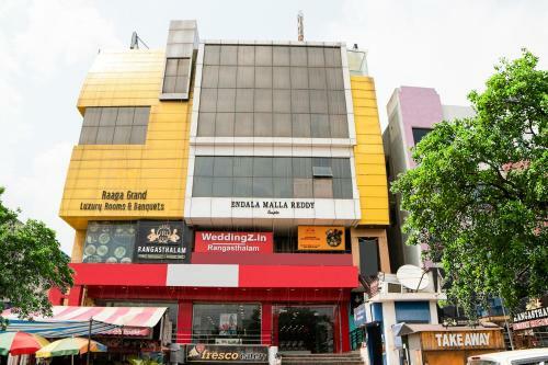 Hotel Vaccinated Staff- Capital O 62166 Raaga Grand