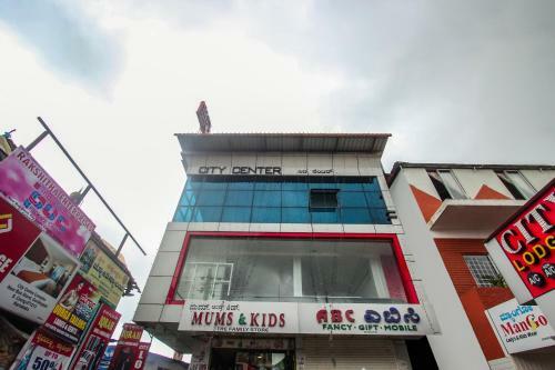 Hotel Vaccinated Staff- Capital O 62166 Raaga Grand