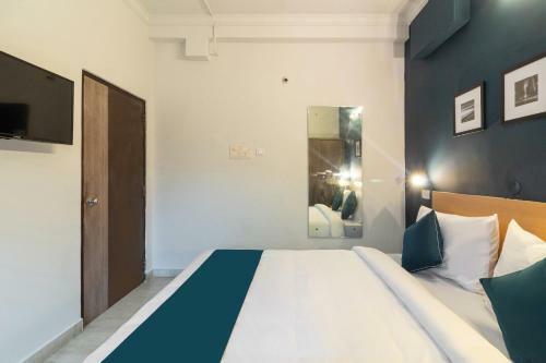 Hotel Silverkey Executive Stays 36044 Hanumanth Nilayam