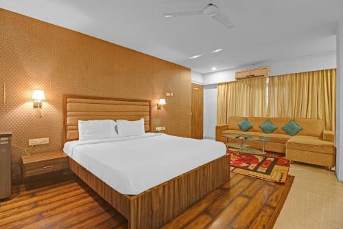 Collection O 82763 Hotel Rahul International