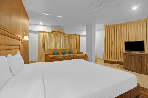 Collection O 82763 Hotel Rahul International