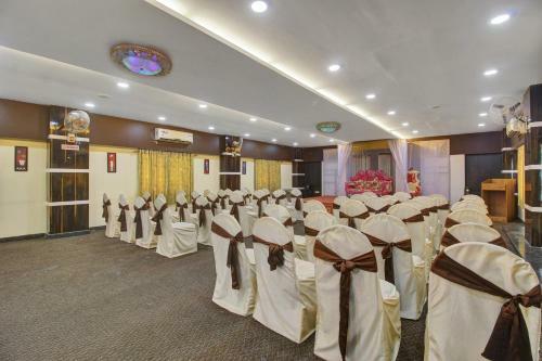 Collection O 82763 Hotel Rahul International