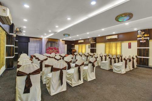 Collection O 82763 Hotel Rahul International