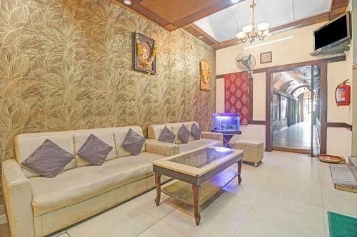 Collection O 82763 Hotel Rahul International