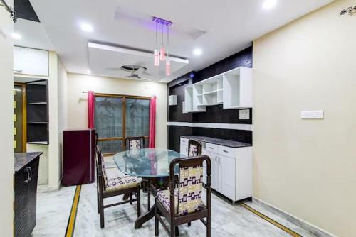 Hostal Love Book Home Stay
