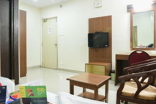 Fabhotel Renu Grand