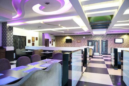 Fabhotel Renu Grand