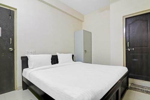 Hotel Collection O 86294 Cozzy Rooms