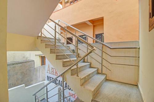 Oyo 84232 Hotel Lavish Stay