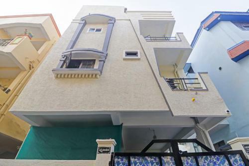 Hotel Oyo 85380 Megha Residency