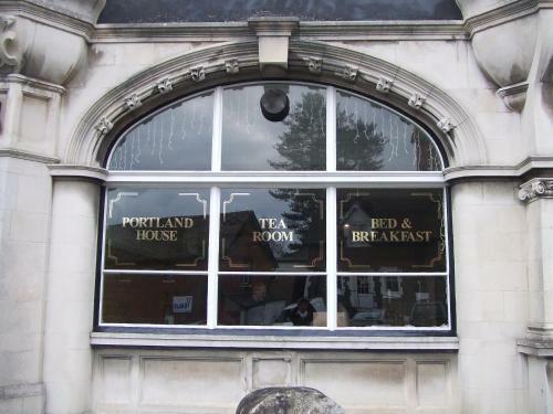 Hostal Portland House