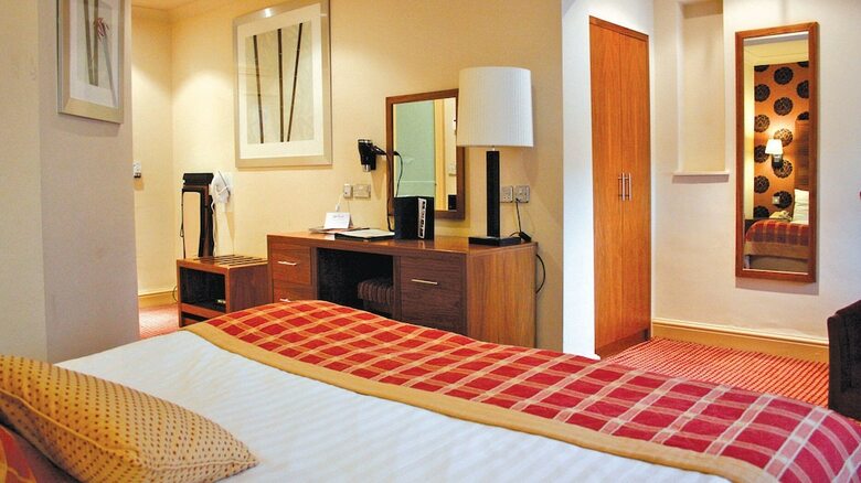 Metropole Hotel And Spa