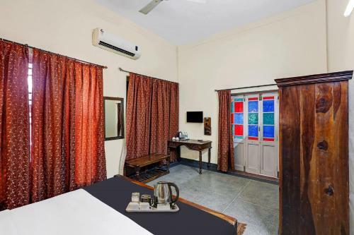 Townhouse Oak Hotel Ardency Blue
