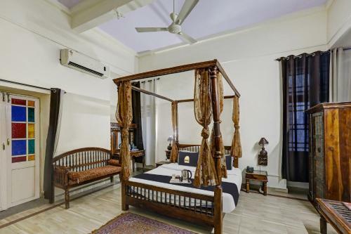 Townhouse Oak Hotel Ardency Blue