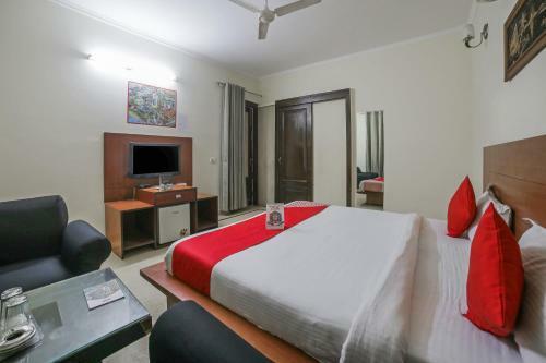 Oyo 15376 Purple Star Hotel