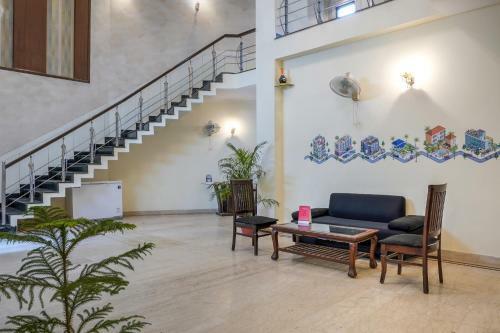 Oyo 15376 Purple Star Hotel
