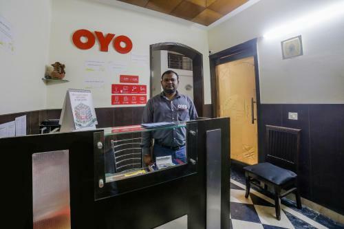 Oyo 15376 Purple Star Hotel