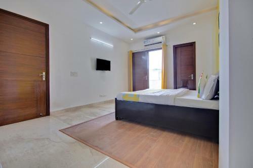 Hostal Oyo Home 29847 Luxurious Rooms Sushant Lok