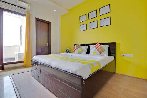 Hostal Oyo Home 29847 Luxurious Rooms Sushant Lok